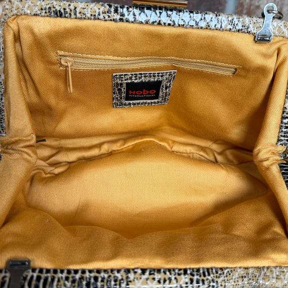 Hobo Dove Crackle Exotic Animal Print Python Clutch Bag - Picture 7 of 8